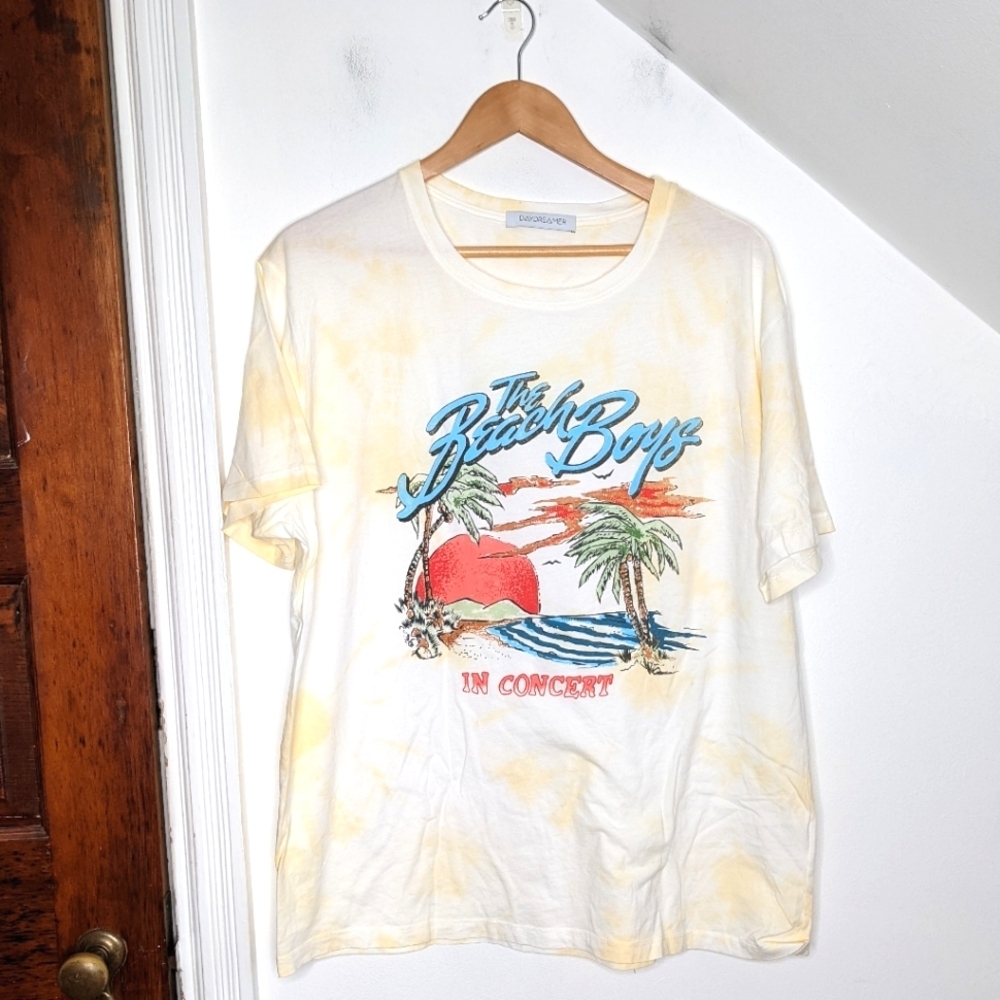 DAYDREAMER Beach Boys in Concert Graphic Band Boyfriend Tee NEW Size XL